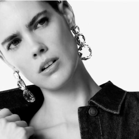 Transparent Crystal Resin Dangle Earrings - Picture 3 of 13